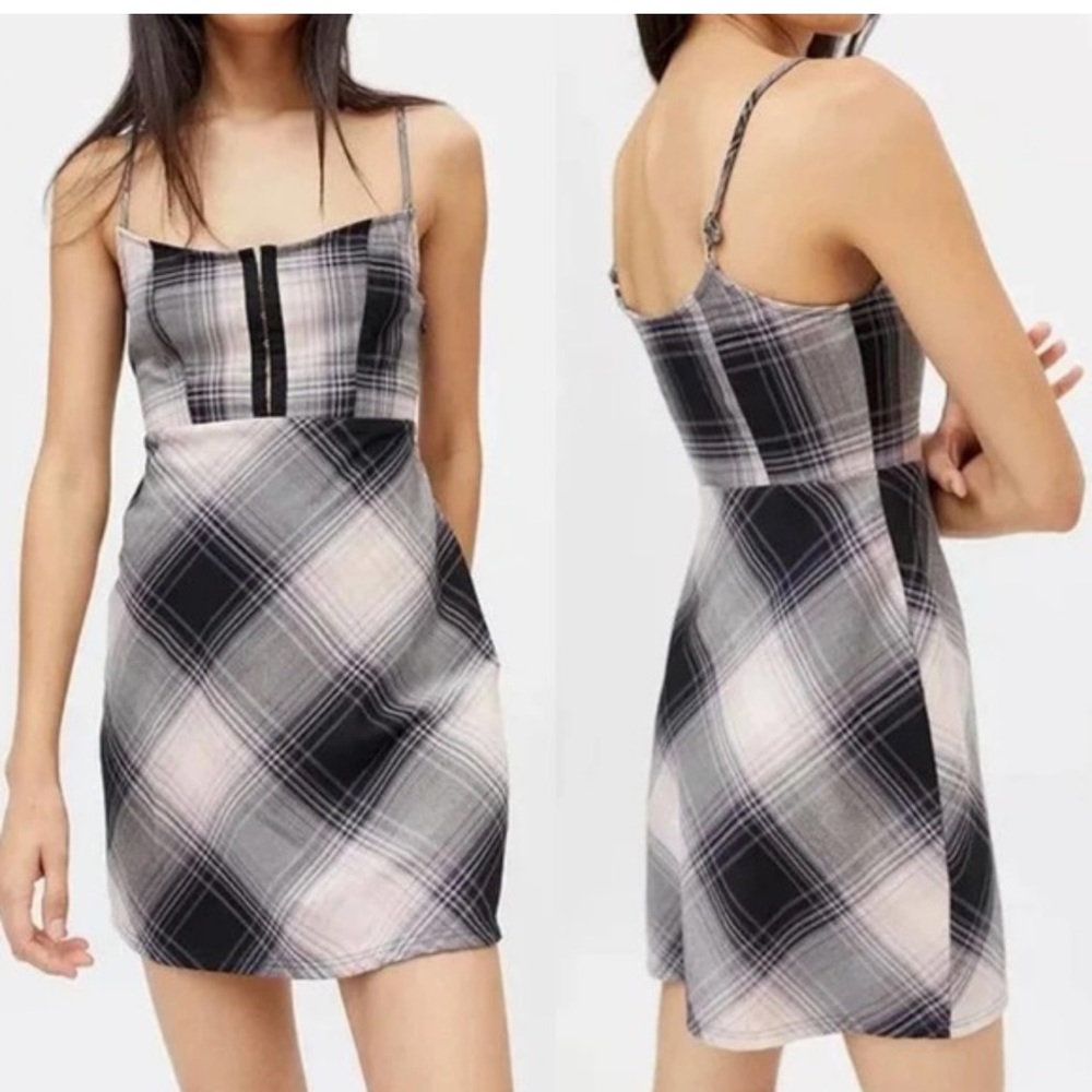 URBAN OUTFITTERS Keya Plaid Mini Dress pink black slim fit Corset bodycon XS NWT